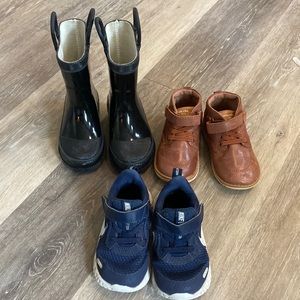 Lot of size 6/6W shoes/boots.  Brown boots are 6W.